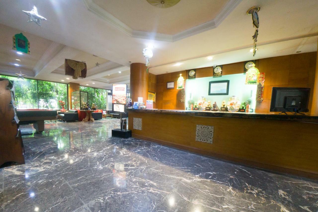 New Grand Park Hotel Surabaya Exterior foto